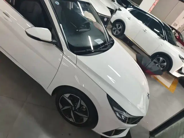 Hyundai Elantra — Фото автомобиля 3