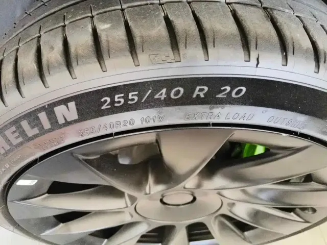 Tesla Model Y — Фото автомобиля 7