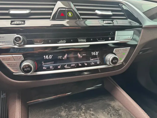 BMW 5 Series — Фото автомобиля 9