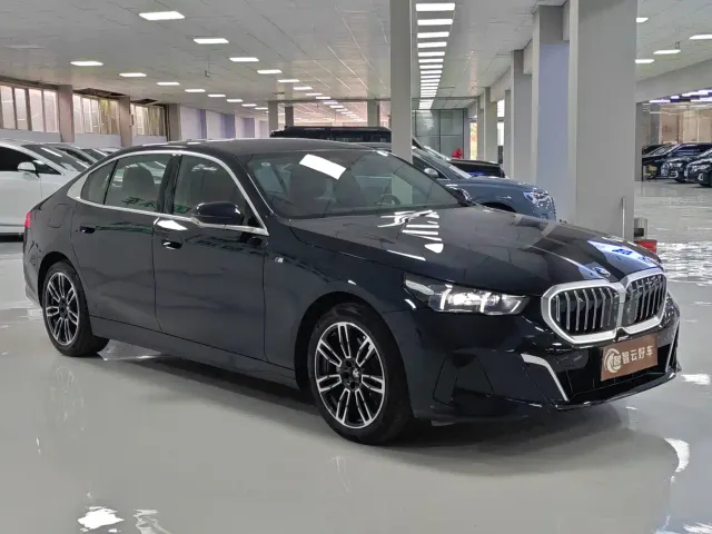 BMW 5 Series — Фото автомобиля 3