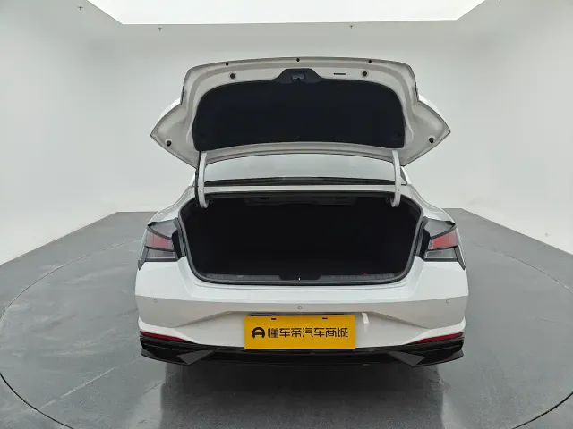Hyundai Elantra — Фото автомобиля 9