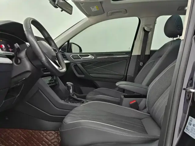 Volkswagen Tiguan L — Фото автомобиля 16