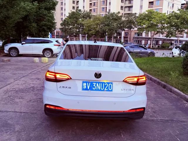 Volkswagen Lavida — Фото автомобиля 5