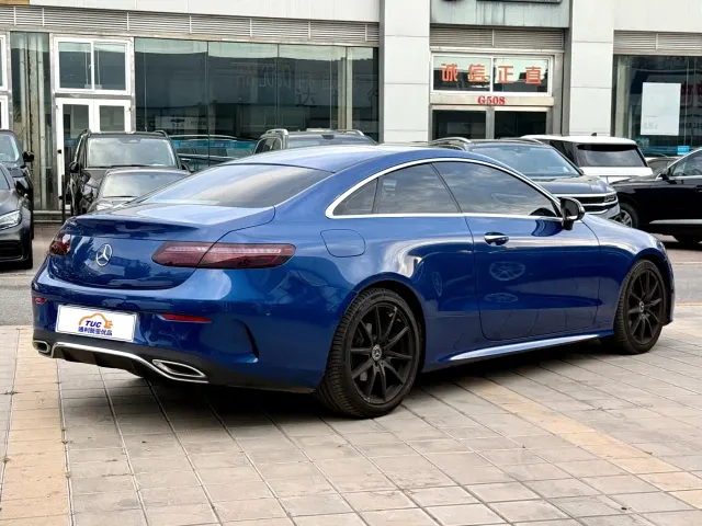 Mercedes-Benz E-Class — Фото автомобиля 3