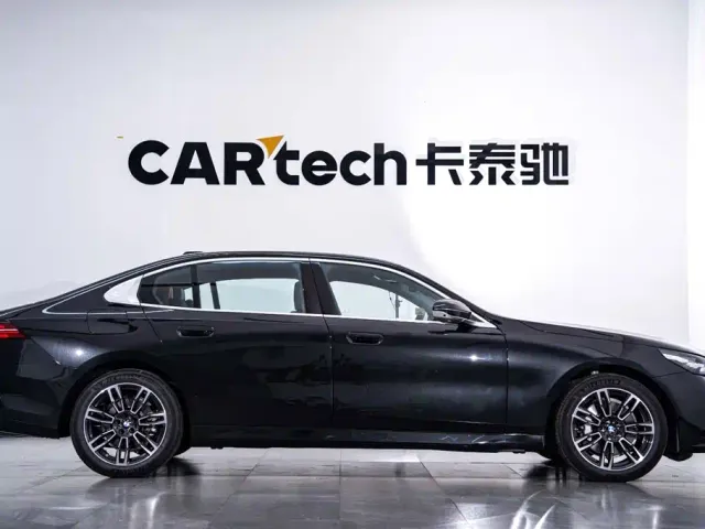 BMW 5 Series — Фото автомобиля 5