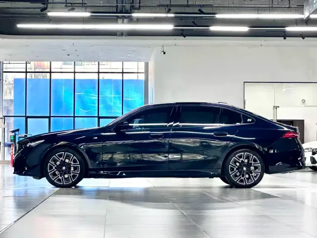 BMW 5 Series — Фото автомобиля 8