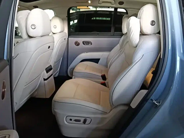 Li Auto i8 — Фото автомобиля 16