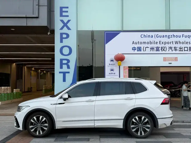 Volkswagen Tiguan L — Фото автомобиля 3