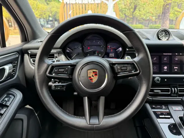 Porsche Macan — Фото автомобиля 10