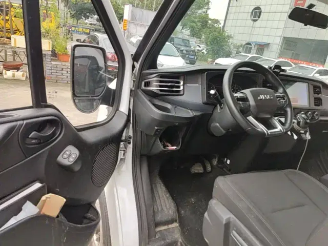 Jiangling JMC Fushun 2025 Model 2.0T 8AT Diesel Medium Wheelbase Medium-High Roof Commercial Multi-purpose Vehicle 7 Seater — Фото автомобиля 11