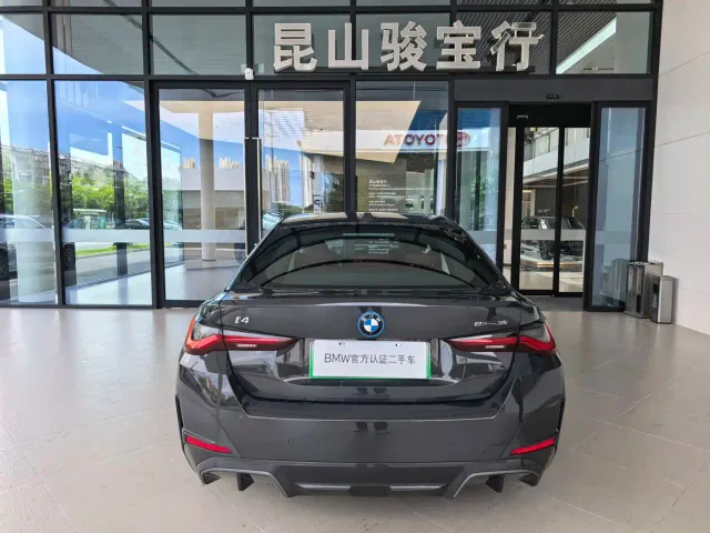 BMW i4 — Фото автомобиля 7
