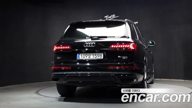 Audi Q7 — Фото автомобиля 4