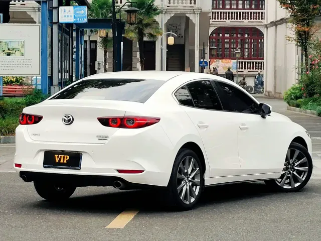 Mazda Axela — Фото автомобиля 4