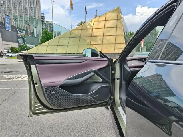 Xiaomi SU7 — Фото автомобиля 24