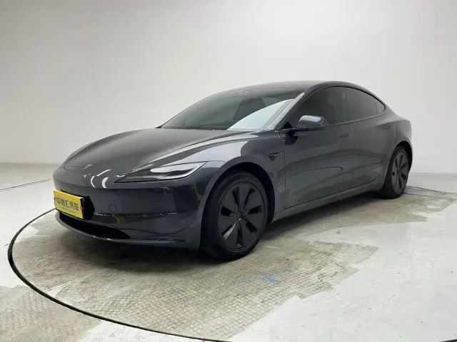 Фотография автомобиля — Tesla Model 3
