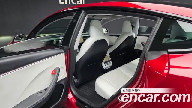 Tesla Model 3 — Фото автомобиля 16