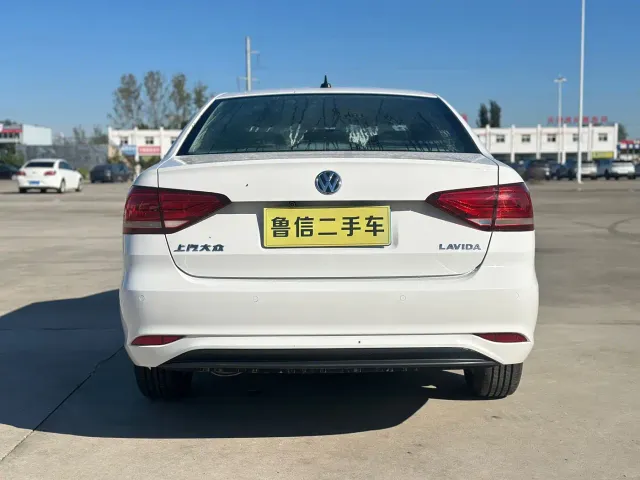 Volkswagen Lavida — Фото автомобиля 7