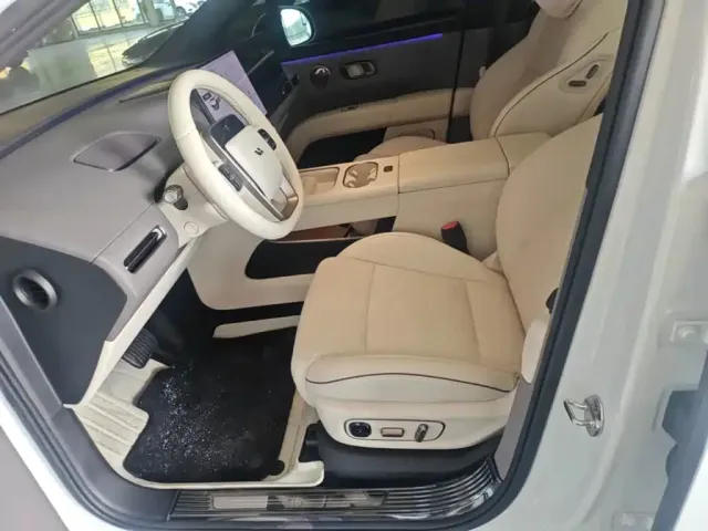 Li Auto Li Auto i6 2025 2WD Base Model — Фото автомобиля 14