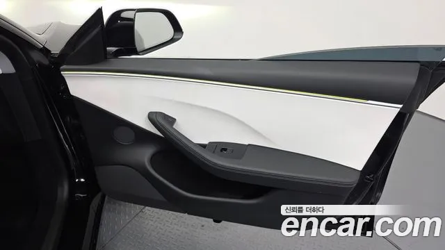 Tesla Model 3 — Фото автомобиля 13