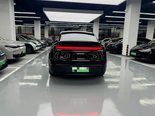 Tesla Model Y — Фото автомобиля 15