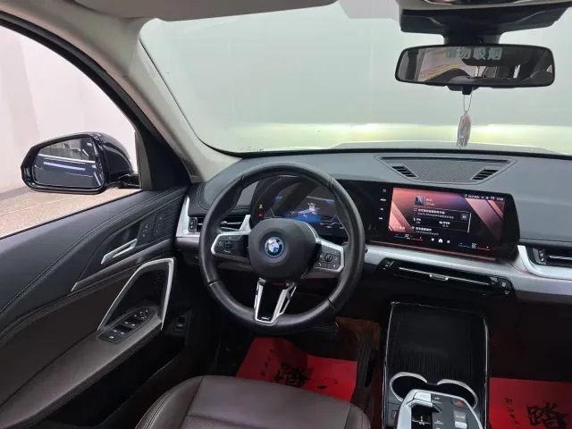 BMW iX1 — Фото автомобиля 21