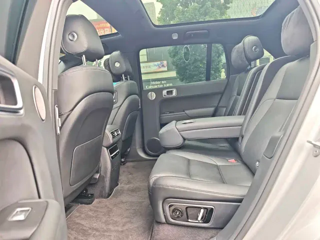 Li Auto L7 — Фото автомобиля 11