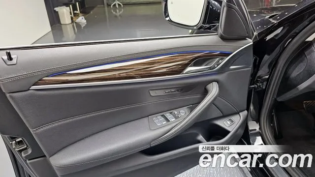 BMW 5-Series — Фото автомобиля 21