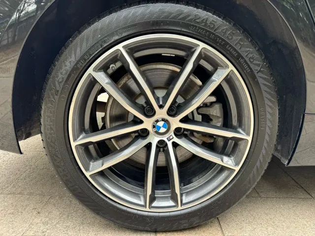 BMW 5 Series — Фото автомобиля 9