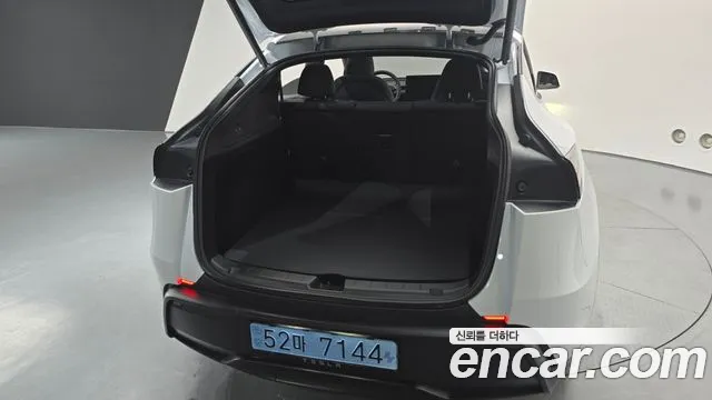 Tesla Model Y — Фото автомобиля 26