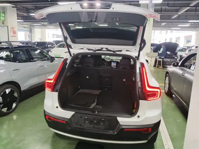 Volvo XC40 — Фото автомобиля 18