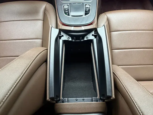 Mercedes-Benz E-Class — Фото автомобиля 13