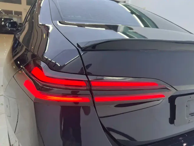 BMW 5 Series — Фото автомобиля 20