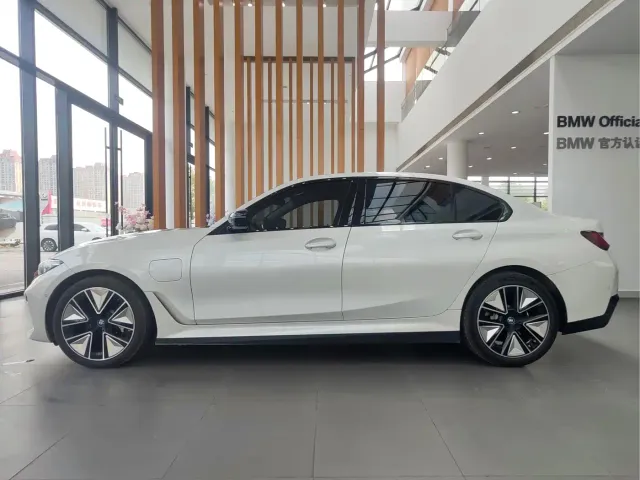 BMW i3 — Фото автомобиля 4