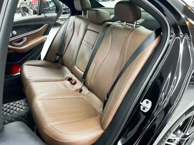 Mercedes-Benz E-Class — Фото автомобиля 15