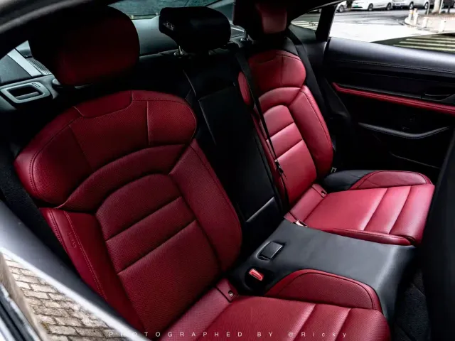 Porsche Taycan — Фото автомобиля 14