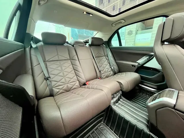 BMW 7 Series — Фото автомобиля 12