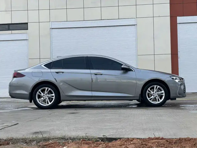 Buick Regal — Фото автомобиля 6