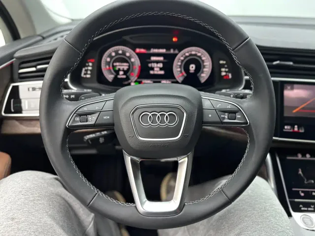 Audi Q7 — Фото автомобиля 22