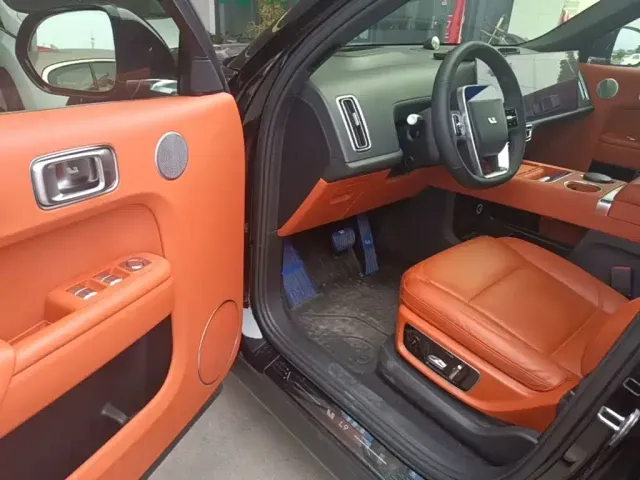 Li Auto L9 — Фото автомобиля 15