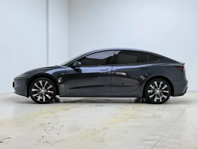 Tesla Model 3 — Фото автомобиля 4