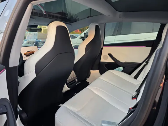 Tesla Model 3 — Фото автомобиля 5