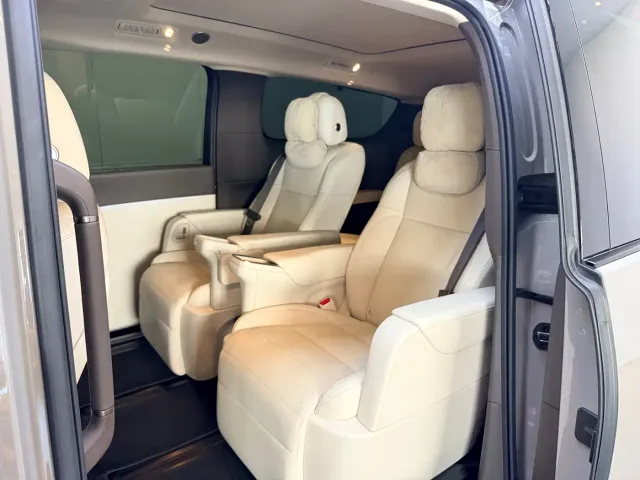 Li Auto MEGA — Фото автомобиля 11