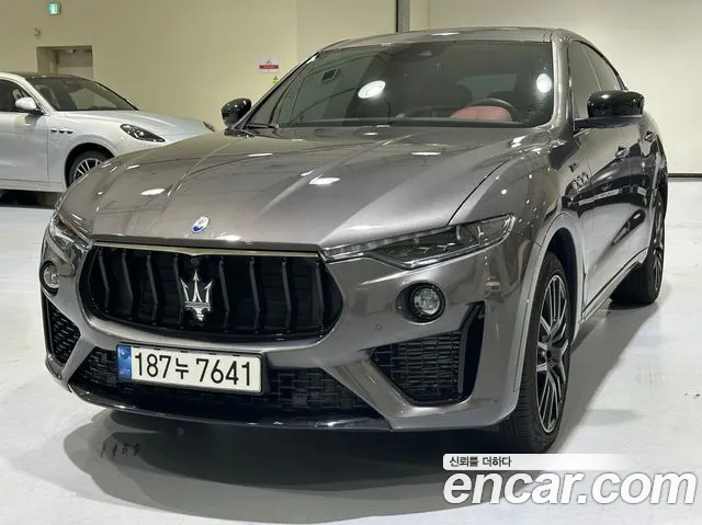 Фотография автомобиля — Maserati Levante