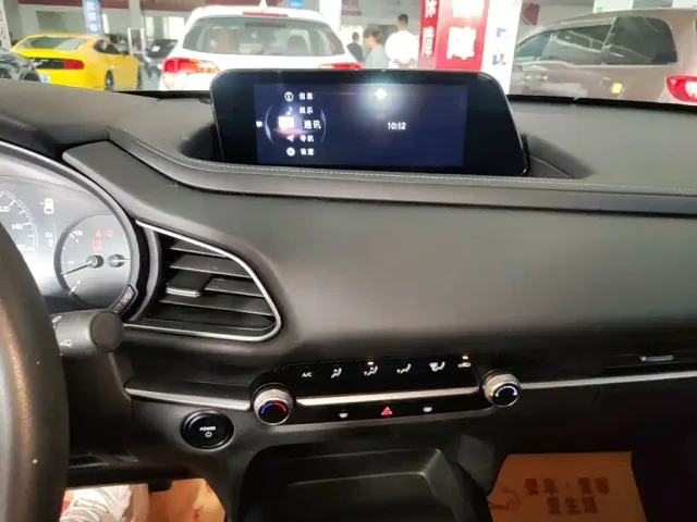 Mazda CX-30 EV — Фото автомобиля 12