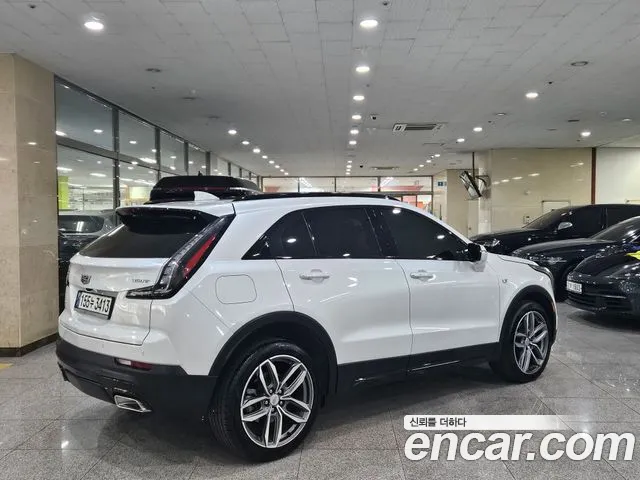 Cadillac XT4 — Фото автомобиля 3