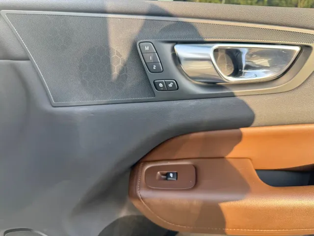 Volvo XC60 — Фото автомобиля 12