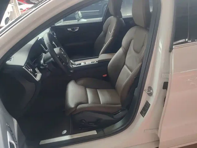 Volvo S60 — Фото автомобиля 14