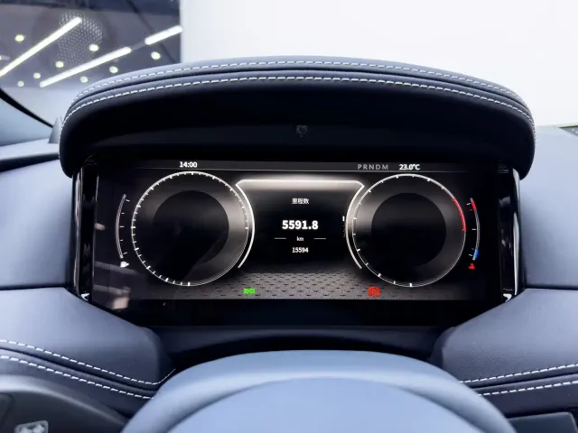 Aston Martin DB12 — Фото автомобиля 22