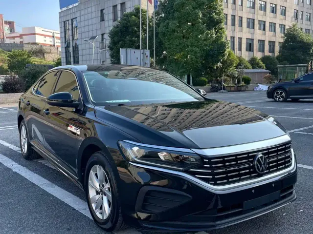 Volkswagen Passat — Фото автомобиля 3