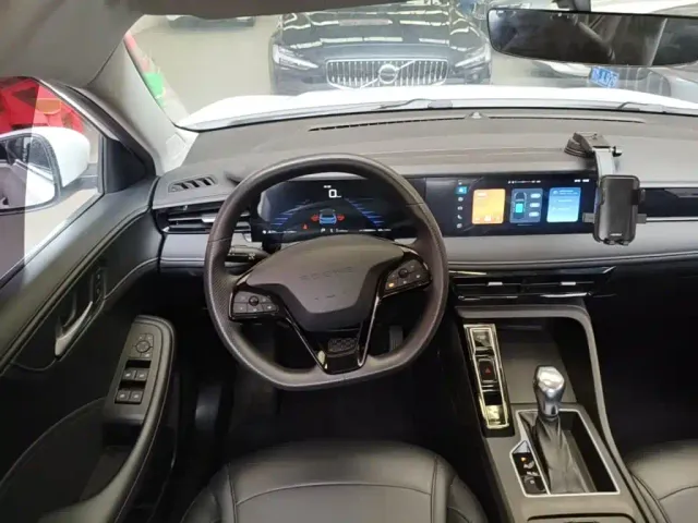 Roewe i5 — Фото автомобиля 10